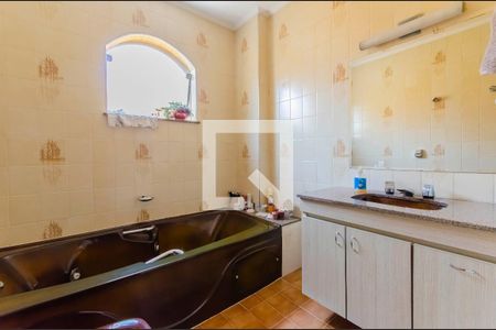 Casa à venda com 206m², 3 quartos e 4 vagasBanheiro da Suíte