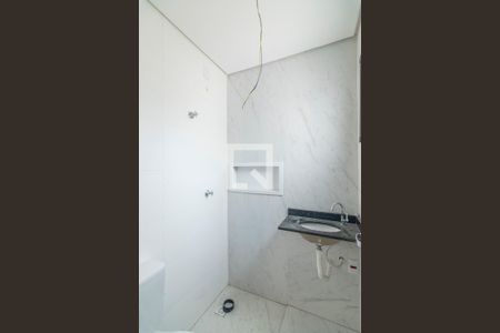 Apartamento à venda com 81m², 2 quartos e 1 vaga Apartamento à venda com 81m², 2 quartos e 1 vagaBanheiro da Suite