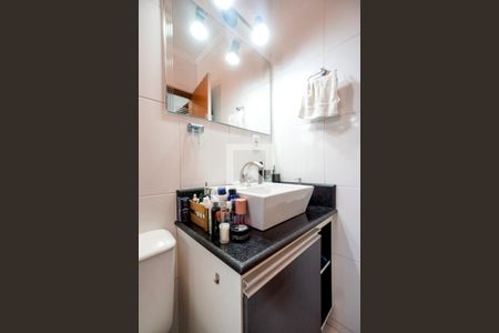 Casa de condomínio à venda com 90m², 2 quartos e 2 vagasBanheiro social