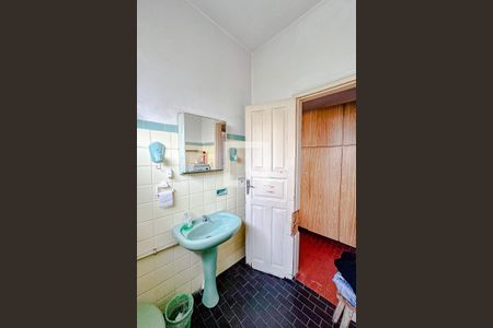 Casa à venda com 240m², 2 quartos e 2 vagasBanheiro