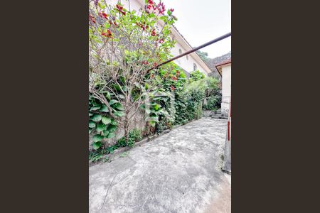 Casa à venda com 240m², 2 quartos e 2 vagasÁrea externa