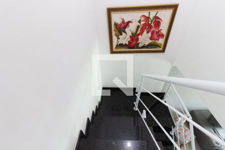 Casa à venda com 110m², 3 quartos e 2 vagasEscada