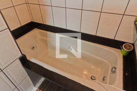 Casa à venda com 143m², 3 quartos e 4 vagasBanheiro da Suíte