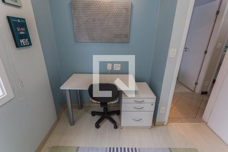 Apartamento para alugar com 70m², 2 quartos e 1 vagaMesa de Escritório do Quarto 2