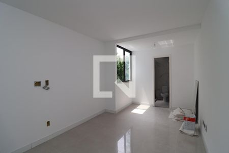 Casa à venda com 250m², 3 quartos e 2 vagasSuíte 2