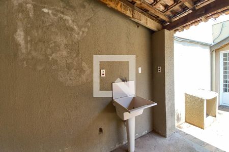 Casa à venda com 250m², 3 quartos e 5 vagas Casa à venda com 250m², 3 quartos e 5 vagasCozinha e Área de Serviço