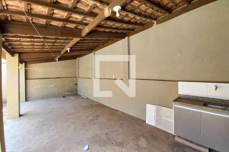 Casa à venda com 250m², 3 quartos e 5 vagas Casa à venda com 250m², 3 quartos e 5 vagasÁrea comum