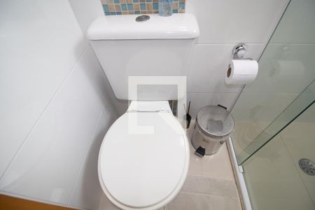 Banheiro da Suíte 1 de casa de condomínio à venda com 2 quartos, 70m² em Vila Nivi, São Paulo