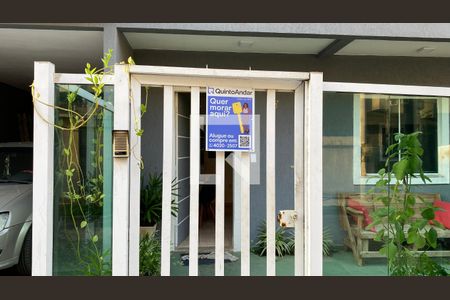 Casa à venda com 150m², 3 quartos e 2 vagas Casa à venda com 150m², 3 quartos e 2 vagasPlaquinha