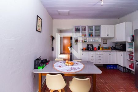 Casa à venda com 340m², 2 quartos e 2 vagas Casa à venda com 340m², 2 quartos e 2 vagasCozinha