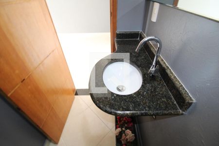 Casa de condomínio à venda com 199m², 3 quartos e 3 vagasLavabo