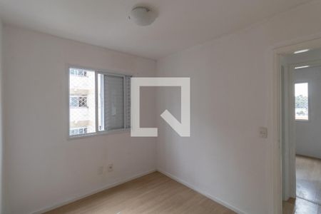 Quarto 2 de apartamento para alugar com 2 quartos, 45m² em Vila Carmosina, São Paulo