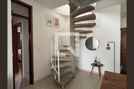 Escada de apartamento para alugar com 2 quartos, 110m² em Vila Mariana, São Paulo