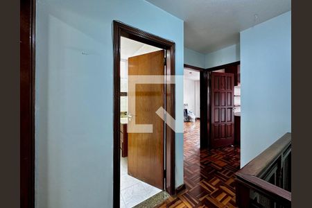 Casa à venda com 155m², 3 quartos e 2 vagas Casa à venda com 155m², 3 quartos e 2 vagasCorredor Quartos