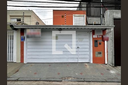 Casa à venda com 155m², 3 quartos e 2 vagas Casa à venda com 155m², 3 quartos e 2 vagasFachada