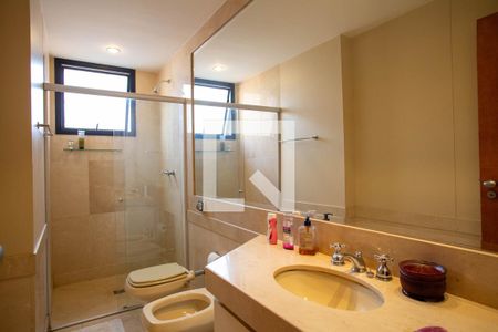 Apartamento à venda com 244m², 4 quartos e 4 vagasBanheiro