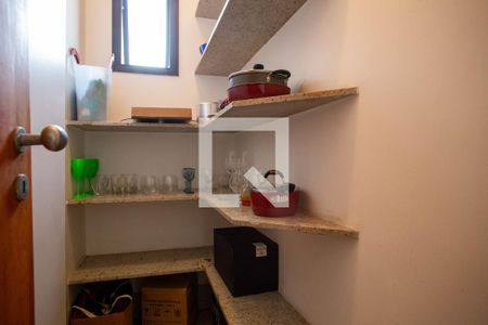 Apartamento à venda com 244m², 4 quartos e 4 vagasDespensa