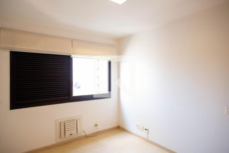 Apartamento à venda com 244m², 4 quartos e 4 vagasQuarto 2