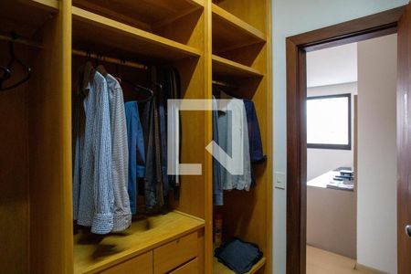Apartamento à venda com 244m², 4 quartos e 4 vagasCloset da suíte