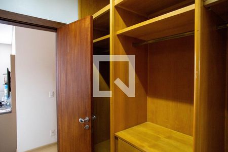 Apartamento à venda com 244m², 4 quartos e 4 vagasCloset da suíte