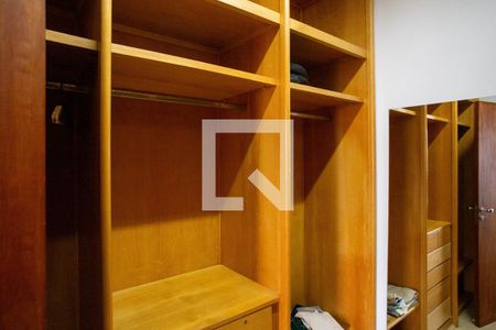 Apartamento à venda com 244m², 4 quartos e 4 vagasCloset da suíte