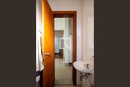 Apartamento à venda com 244m², 4 quartos e 4 vagasBanheiro de serviço