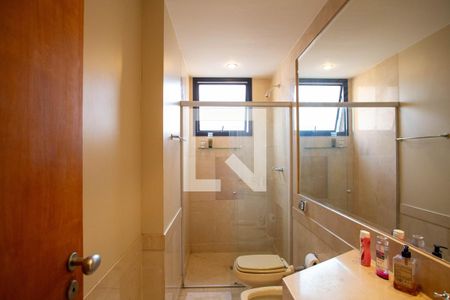 Apartamento à venda com 244m², 4 quartos e 4 vagasBanheiro