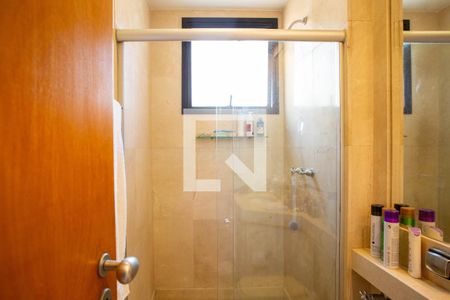 Apartamento à venda com 244m², 4 quartos e 4 vagasBanheiro da Suíte 1