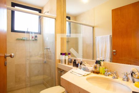 Apartamento à venda com 244m², 4 quartos e 4 vagasBanheiro da Suíte 1