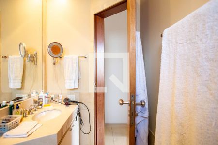 Apartamento à venda com 244m², 4 quartos e 4 vagasBanheiro da Suíte 1