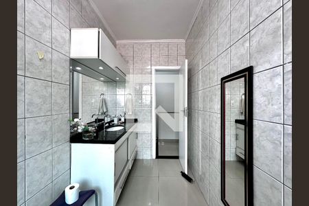 Casa à venda com 105m², 2 quartos e 2 vagas Casa à venda com 105m², 2 quartos e 2 vagasBanheiro