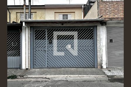 Casa à venda com 105m², 2 quartos e 2 vagas Casa à venda com 105m², 2 quartos e 2 vagasFachada