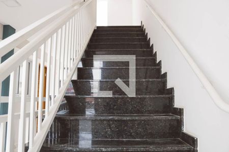 Apartamento à venda com 70m², 1 quarto e sem vagaEscada