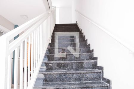 Apartamento à venda com 70m², 1 quarto e sem vagaEscada