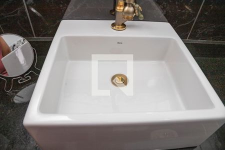 Casa à venda com 202m², 3 quartos e 3 vagas Casa à venda com 202m², 3 quartos e 3 vagasBanheiro da suíte