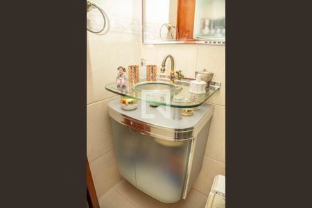 Casa à venda com 202m², 3 quartos e 3 vagas Casa à venda com 202m², 3 quartos e 3 vagasBanheiro social 1