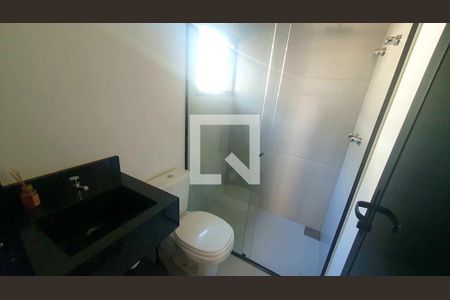 Casa de condomínio para alugar com 185m², 3 quartos e 6 vagasBanheiro  2