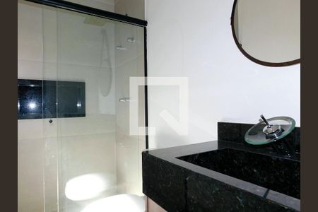 Casa de condomínio para alugar com 185m², 3 quartos e 6 vagasBanheiro