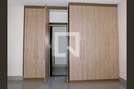 Casa de condomínio para alugar com 185m², 3 quartos e 6 vagasQuarto 2