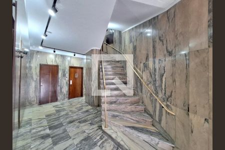 Apartamento à venda com 155m², 3 quartos e sem vaga Apartamento à venda com 155m², 3 quartos e sem vagaEscada