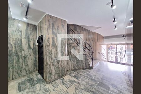 Apartamento à venda com 155m², 3 quartos e sem vaga Apartamento à venda com 155m², 3 quartos e sem vagaHall