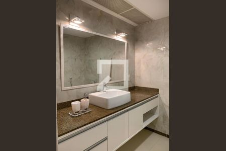 Apartamento à venda com 163m², 3 quartos e 2 vagasBanheiro social