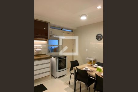 Apartamento à venda com 163m², 3 quartos e 2 vagasCozinha