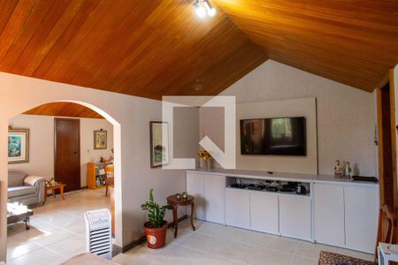 Casa à venda com 250m², 3 quartos e 1 vagaSala de TV