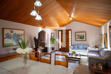 Casa à venda com 250m², 3 quartos e 1 vagaSala