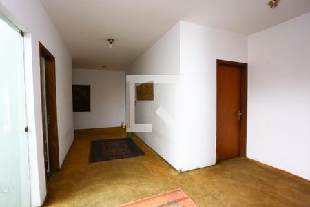 Casa para alugar com 1000m², 3 quartos e 6 vagasCorredor