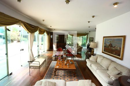 Casa para alugar com 1000m², 3 quartos e 6 vagassala 3