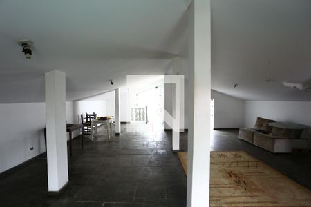 Casa para alugar com 1000m², 3 quartos e 6 vagassoton / sala de jogos