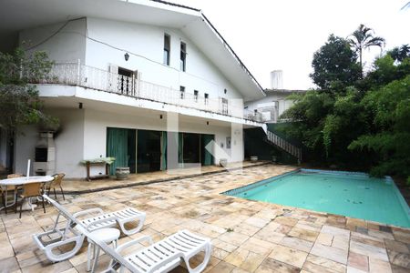 Casa para alugar com 1000m², 3 quartos e 6 vagasÁrea comum - Piscina