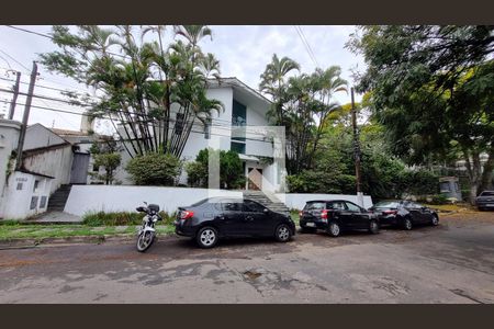 Casa para alugar com 1000m², 3 quartos e 6 vagasFachada